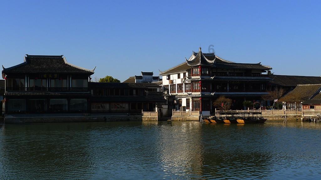 聚焦把车停在了已坏地锁上,被要求赔偿,疑问皆解答
